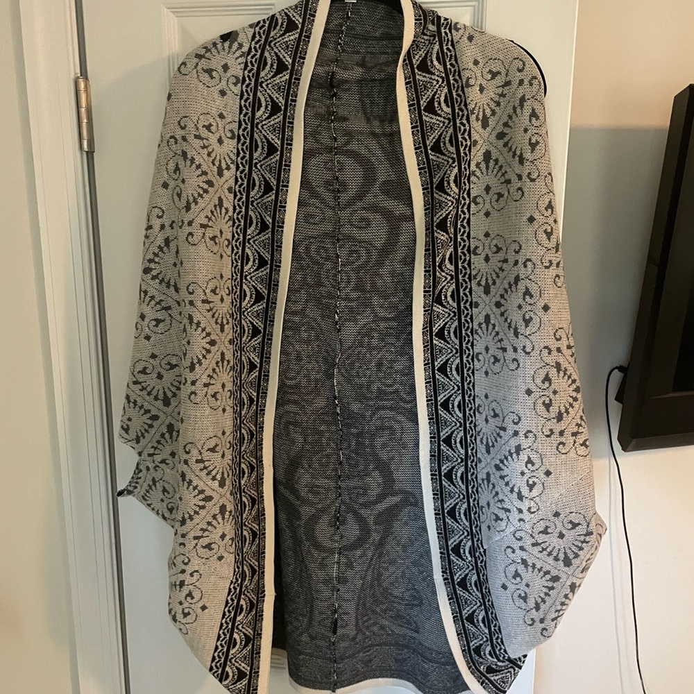 South moon under M/L cardigan